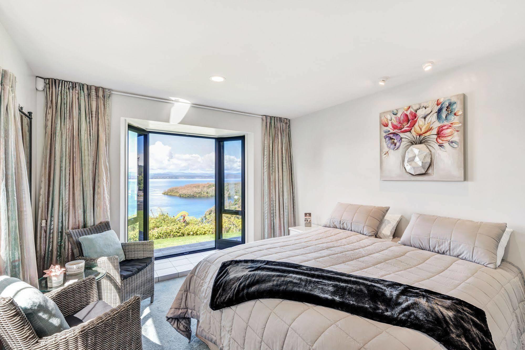 Serenity On Wakeman Taupo Luaran gambar